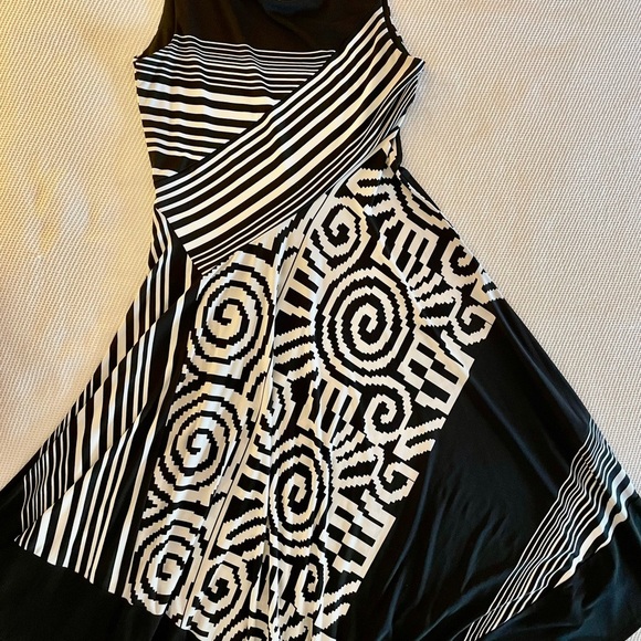 Rabbit Black & White Abstract Geometric Dress - Picture 2 of 5